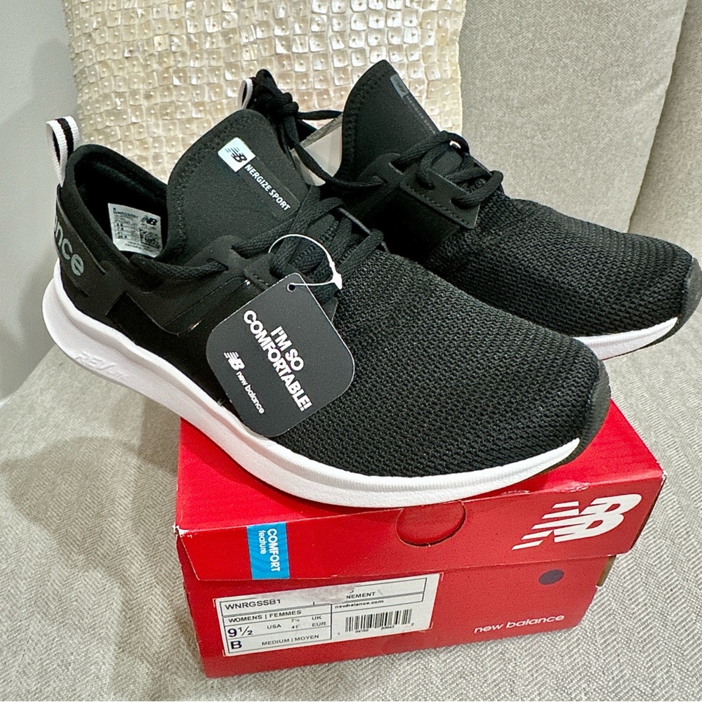 New Balance Black and White Women's Sneakers 9.5 size, snug fit ideal for size 9